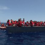 SOS Méditerranée : 12 personnes sauvées par jour, mais l&rsquo;action de l&rsquo;organisation entravée.