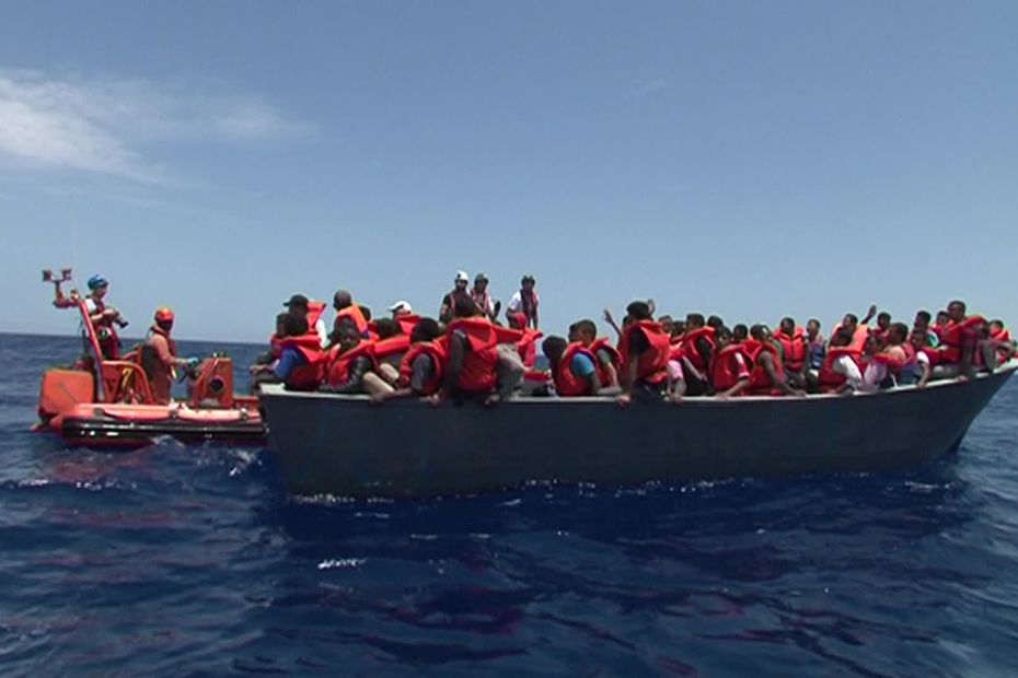 SOS Méditerranée : 12 personnes sauvées par jour, mais l’action de l’organisation entravée.