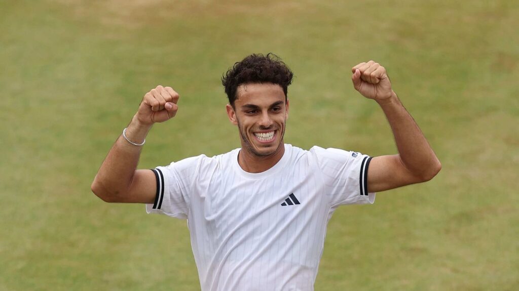 Francisco Cerundolo remporte l’ATP 500 du Queen’s, Frances Tiafoe celui d’Halle