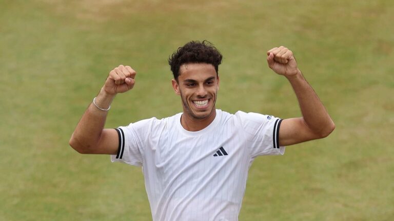 Francisco Cerundolo remporte l’ATP 500 du Queen’s, Frances Tiafoe celui d’Halle