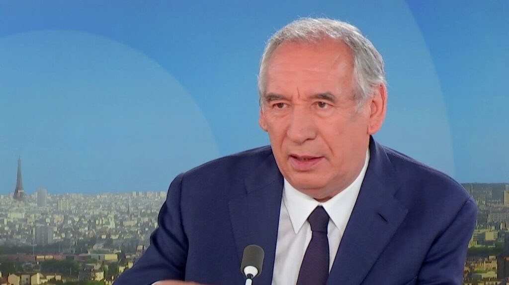 François Bayrou alerte sur la confiscation des créations en France par de nouvelles régulations.