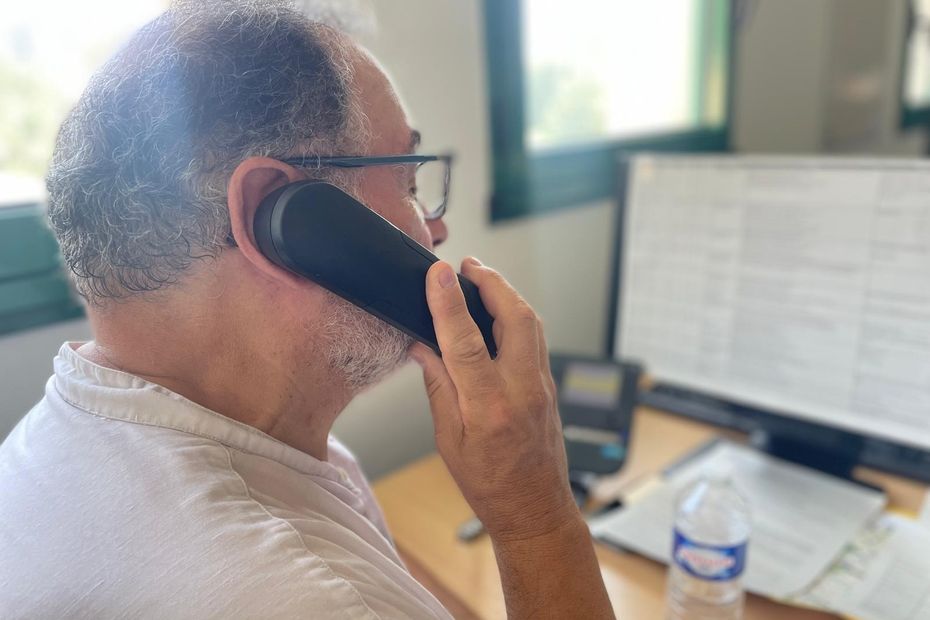 Canicule : des bénévoles appellent les personnes fragiles en France pour assurer leur sécurité