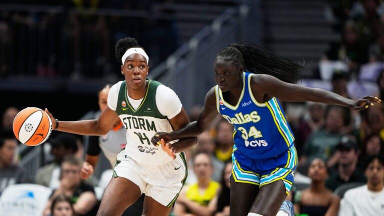 Dominique Malonga marque 37 points et 12 rebonds, un record pour une Française en WNBA.