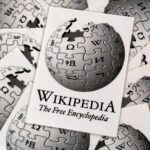 Wikipédia refuse l&rsquo;utilisation de l&rsquo;IA pour l&rsquo;édition d&rsquo;articles en raison de préoccupations éthiques.