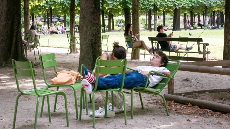 Canicule : les effets sur le sommeil observés en France selon les experts.