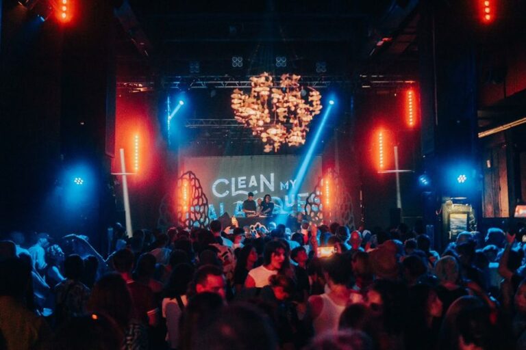 Festival responsable : artistes locaux et menus végétariens réduisent le plastique.