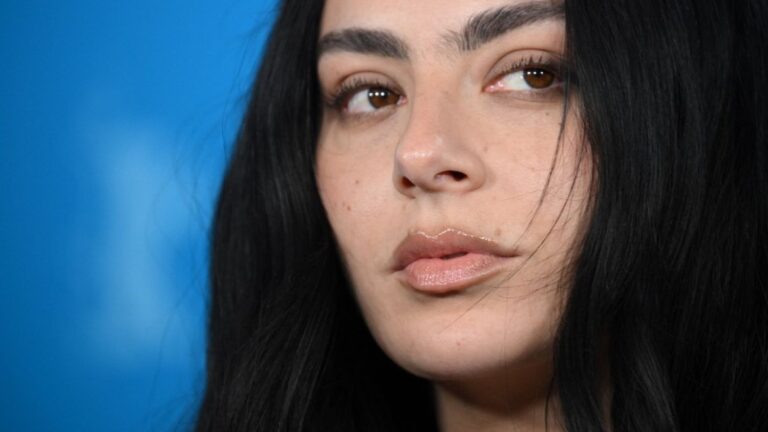 Charli XCX fait ses débuts au cinéma dans le film à petit budget « Eruption »