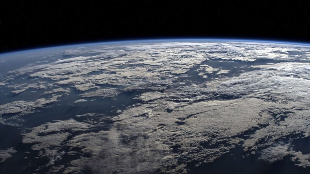 Un astéroïde de grande taille passera près de la Terre ce week-end sans risque de collision.