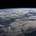 Un astéroïde de grande taille passera près de la Terre ce week-end sans risque de collision.