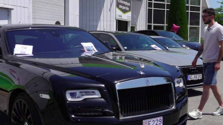 Des biens de luxe, dont Rolls-Royce et montres, mis aux enchères après saisies criminelles.