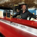 Un étoilé Michelin ouvre un stand aux halles de Nîmes pour promouvoir la gastronomie locale.