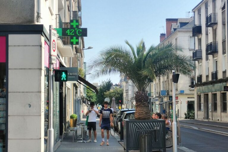Vague de chaleur en France : températures atteignent 43,9°C, records battus depuis 1959.