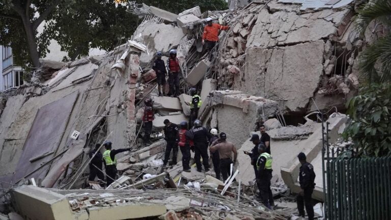 Deux séismes au Venezuela causent 32 morts et plus de 700 blessés.