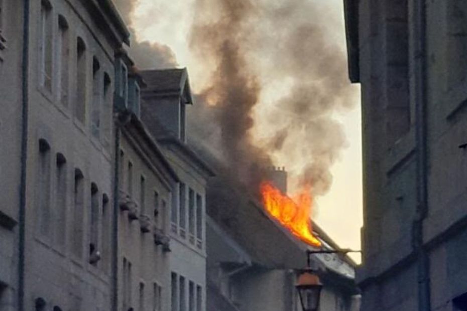 Incendie mortel à Besançon : un homme de cinquante ans décède sous les toits.