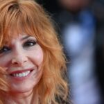 Mylène Farmer annonce la sortie de son 13e album studio « Egrégore » le 30 octobre.