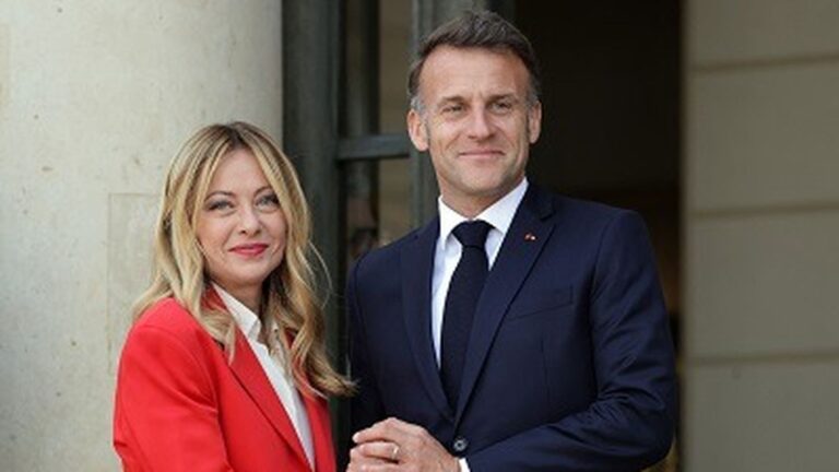Couple franco-italien en voie de réconciliation lors du sommet d’Antibes, selon Franceinfo.