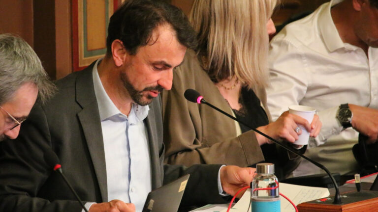 Affaire Abreu : Grégory Doucet interpelle l’entourage de Jean-Michel Aulas au conseil municipal de Lyon