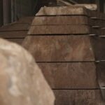 Cantal : la famille Hébrard, tailleurs de pierre depuis six générations, perpétue un savoir-faire traditionnel.