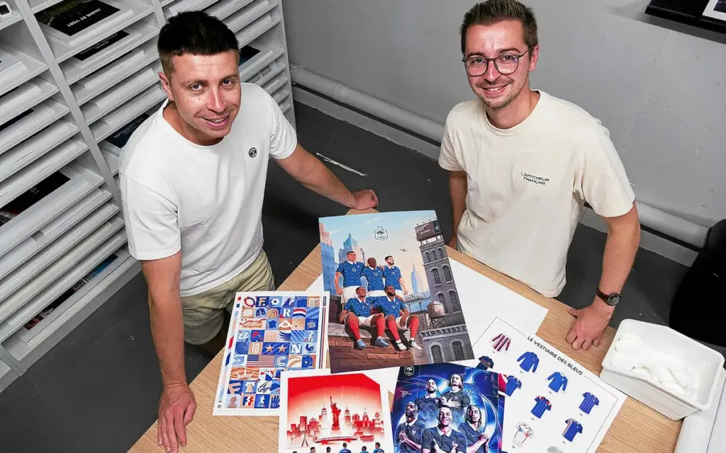 L’afficheur français réalise cinq affiches pour soutenir l’équipe de France de football.