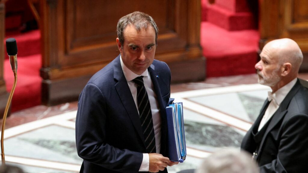Canicule : Sébastien Lecornu demande à La Poste d’assurer des visites aux personnes fragiles