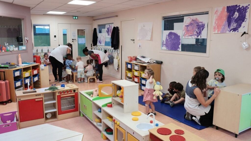 Crèches : interdiction d’une température intérieure trop basse en période de canicule ?