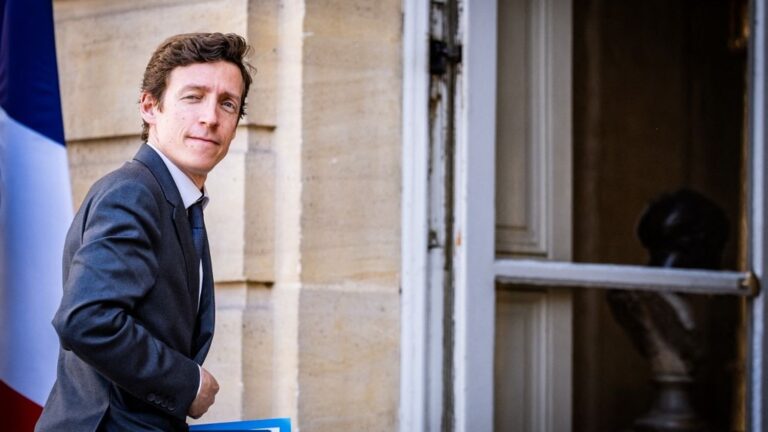 Alerte canicule : les examens du bac et du brevet se tiendront uniquement le matin, annonce le ministre.
