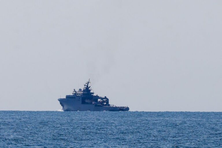 Un pétrolier suspecté d’appartenir à la flotte fantôme russe immobilisé dans le golfe de Fos.