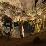Grotte en France maintient une température constante de 14 degrés sans canicule.