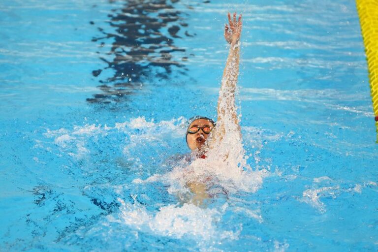 Bertille Cousson du Cercle des nageurs de Marseille remporte le titre de championne de France du 200 m dos