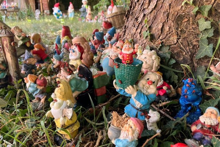 Une commune française établit un record du monde avec le plus grand nain de jardin.