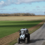 Augmentation des accidents de tracteurs en France : pistes pour les éviter sur les routes.