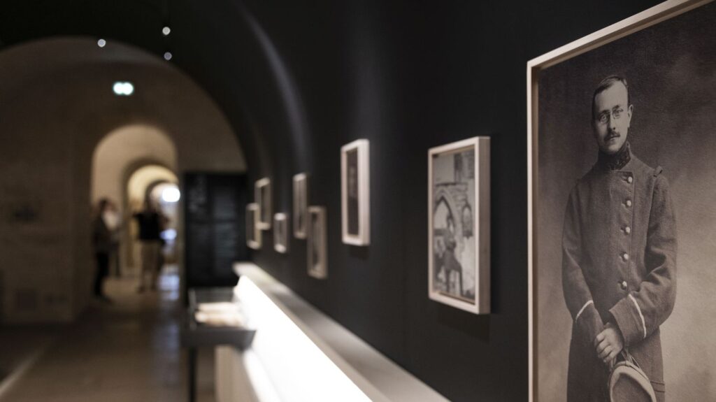 Exposition sur Marc Bloch au Panthéon : archives et découvertes historiques présentées