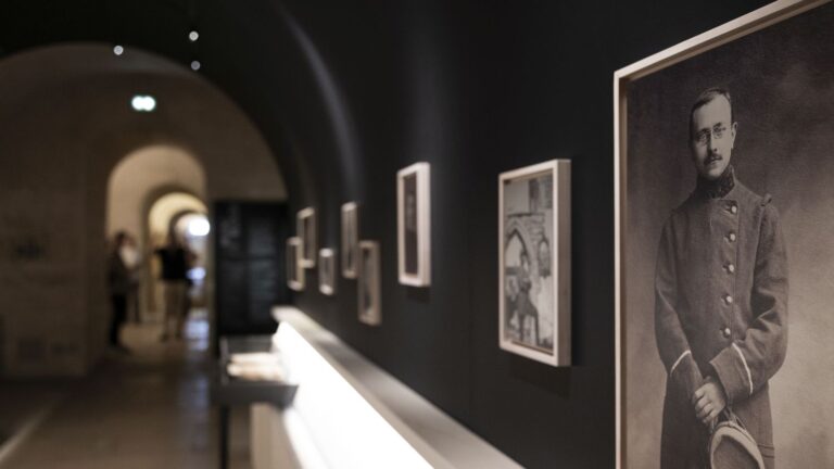 Exposition sur Marc Bloch au Panthéon : archives et découvertes historiques présentées