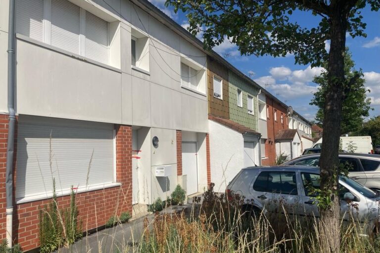 Des jumelles retrouvées mortes chez leurs parents près de Valenciennes, enquête en cours.