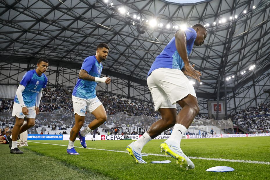 Mercato : l’OM face à des choix financiers cruciaux avant la reprise de l’entraînement.