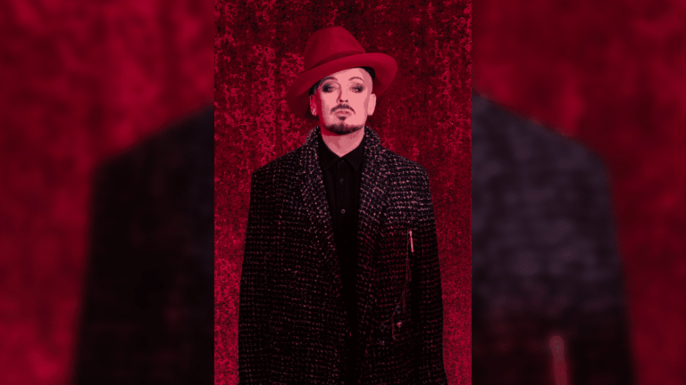Boy George évoque son parcours et son évolution personnelle dans une interview.