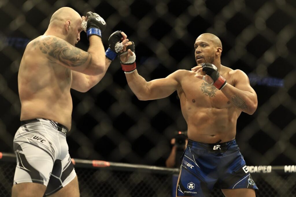 L’UFC annonce un événement à l’Accor Arena, attirant des fans de MMA à Paris.
