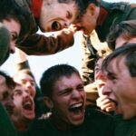 Coward : Le cœur déserteur, une exploration des tensions au sein de la société contemporaine.