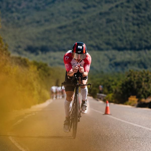 Joseph Baghioni représente la France au championnat international de triathlon.