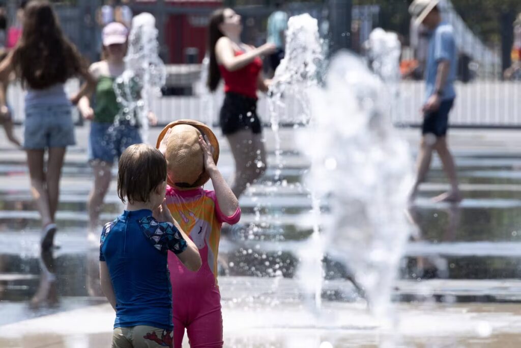Protection des enfants par forte chaleur : 7 règles essentielles à suivre.