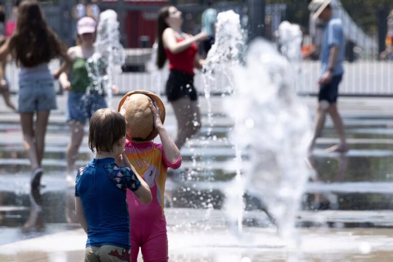 Protection des enfants par forte chaleur : 7 règles essentielles à suivre.