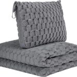 Couverture de voyage compacte : un accessoire pratique pour avion et voiture en flanelle douce.