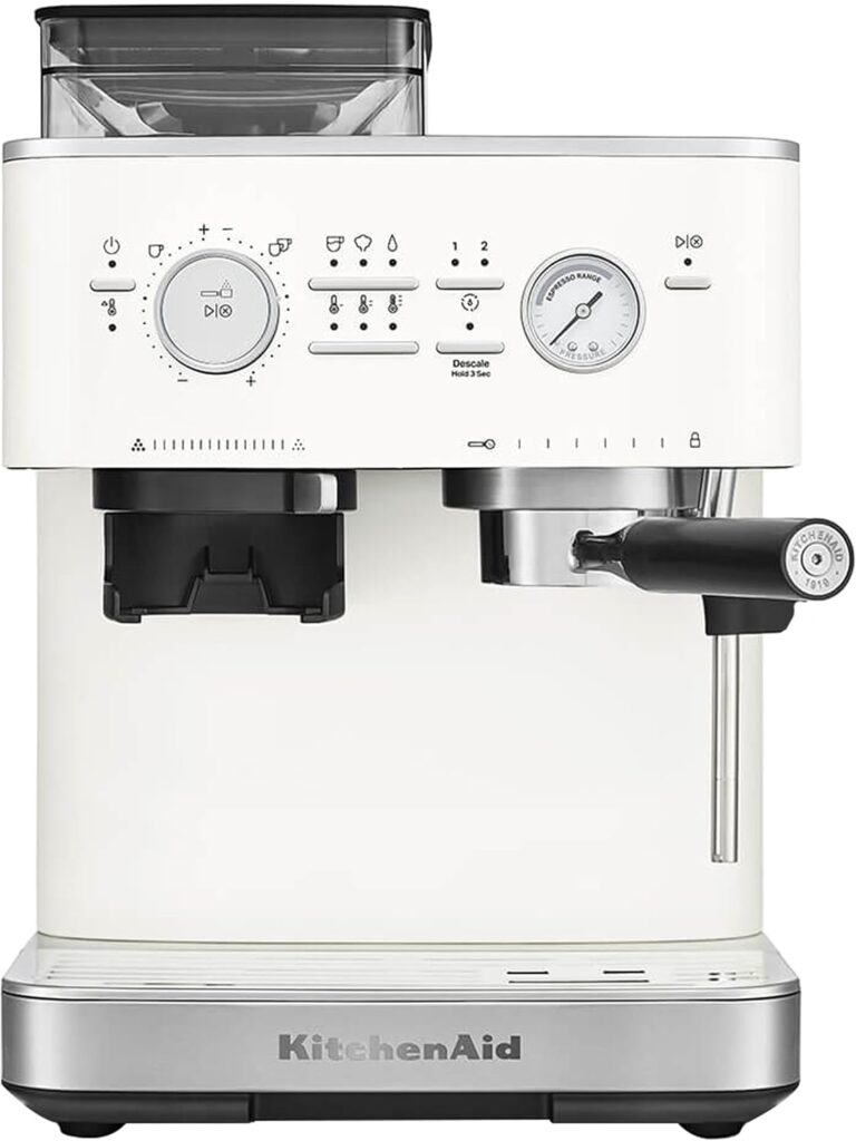 KitchenAid présente sa machine à espresso semi-automatique avec broyeur intégré et pichet à lait