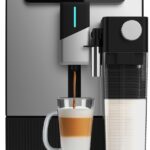 Cecotec présente la Cremmaet Latte Art, machine à café automatique de 1500W et 19 bars.