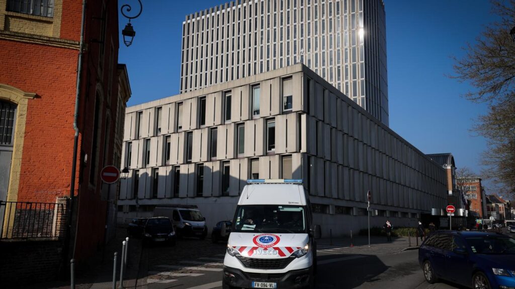 Un homme agressé et dépouillé de son téléphone pendant quatre heures en pleine rue.
