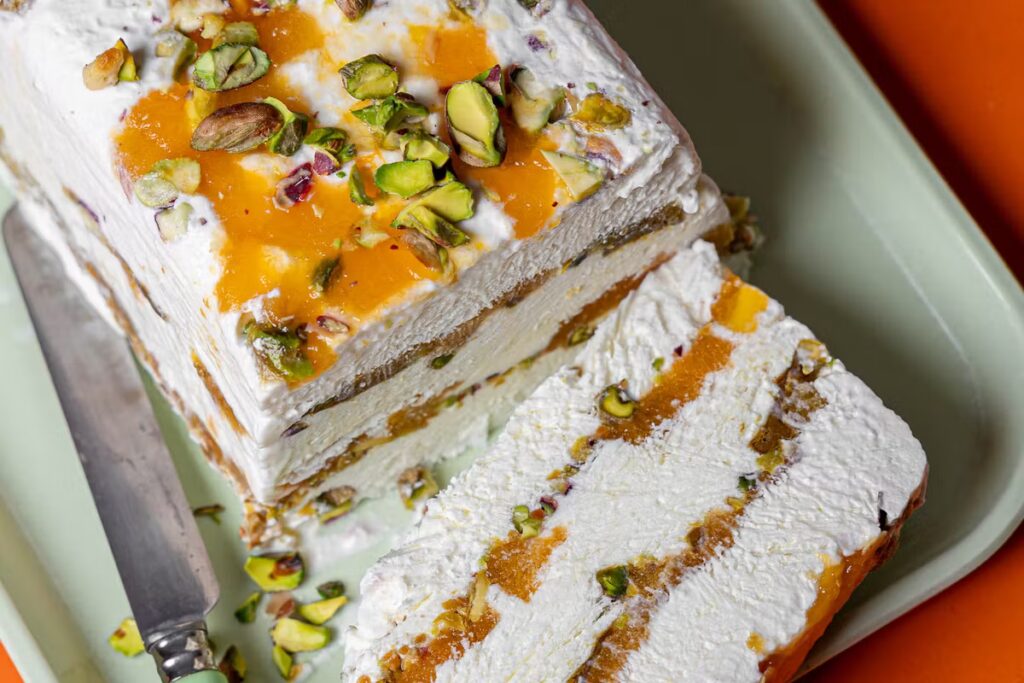 Recette de semifreddo pistache-abricot : un dessert glacé adapté aux fortes chaleurs.