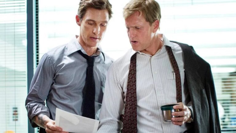 Matthew McConaughey et Woody Harrelson annoncent la date de diffusion de leur nouvelle série télévisée.