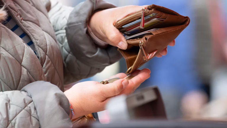 Augmentation du Smic et hausse des loyers : changements pour les salariés en France.