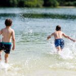 Des personnes privées de baignade en raison de l&rsquo;absence de personnel parlant allemand.