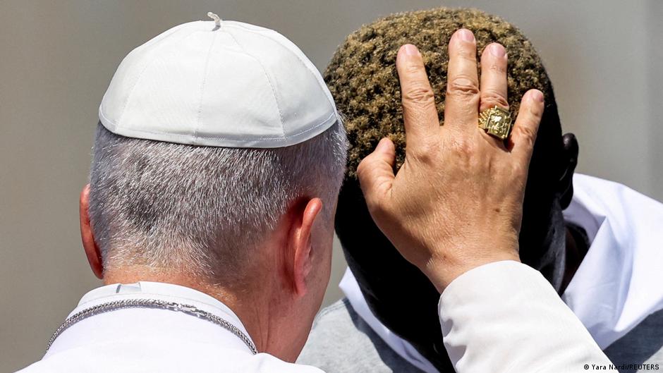 Le Pape appelle à la protection des migrants aux îles Canaries face à la crise humanitaire.